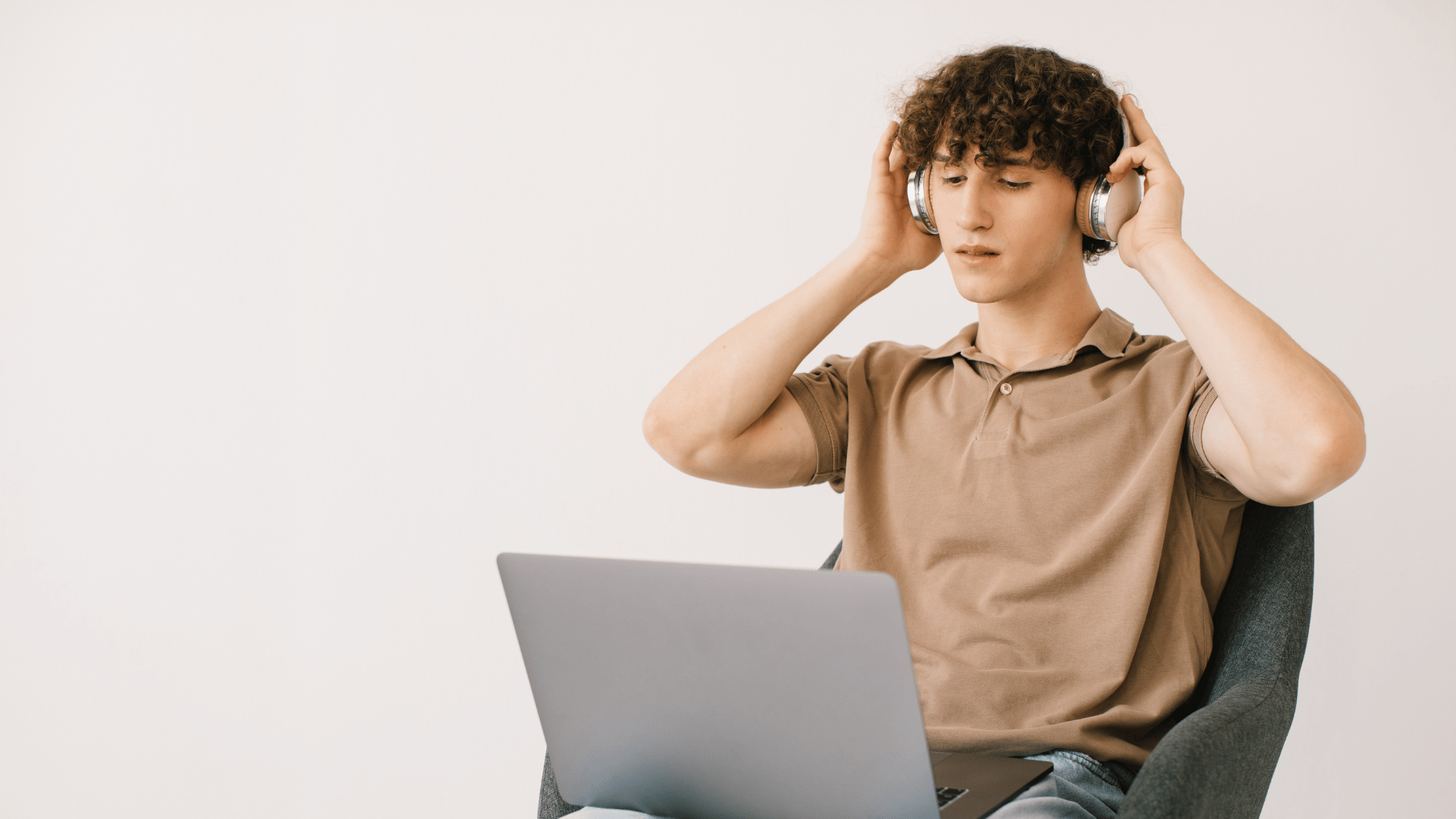 Young person with headphones focusing during an online ADHD therapy session